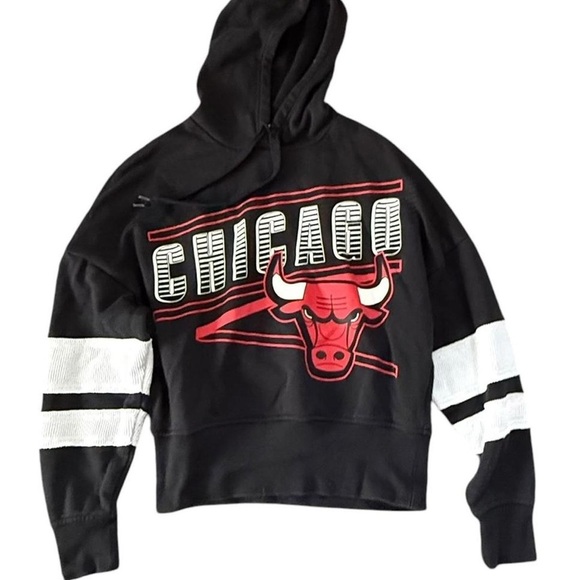 Black and red Chicago Bulls cropped hoodie #sportswear #Chicago #Bulls #NBA - Picture 1 of 5